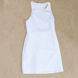 Elegant White Sleeveless Dress
